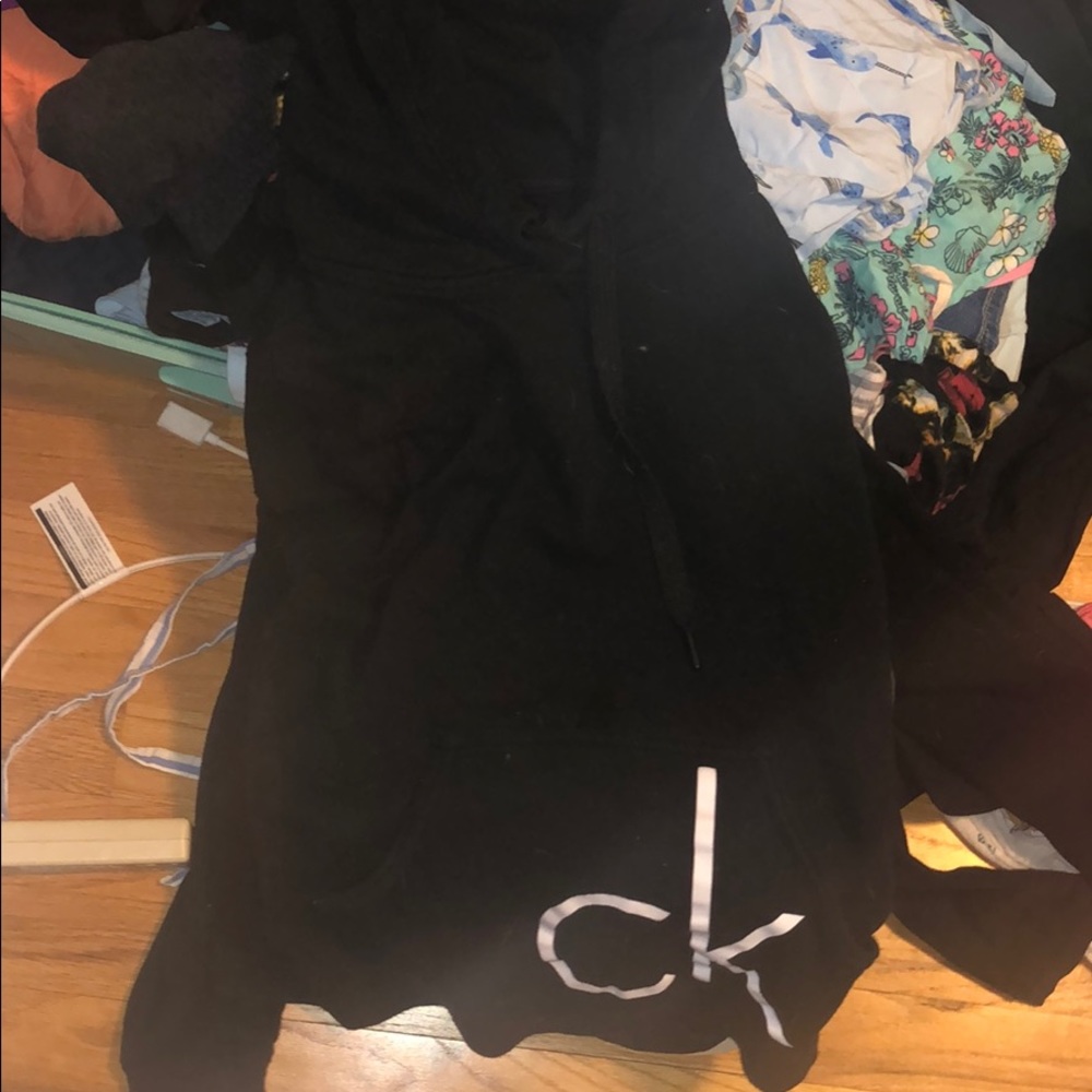 Cropped Calvin Klein hoodie with pockets